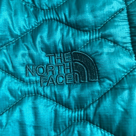 The North Face Quilted Teal Thermoball Vest - Picture 6 of 7
